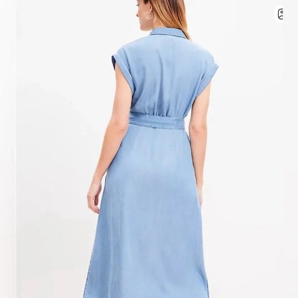 LOFT - Chambray Denim Button-Down Midi Pocket Shirtdress in Blue - Picture 2 of 4